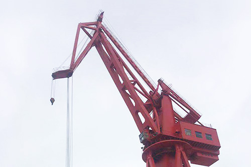 中船廣西2臺120噸門座機(jī)完成試吊